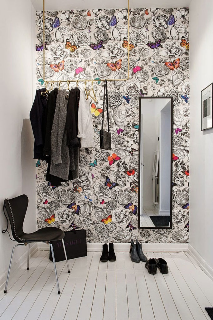 На фото: дизайн интерьера маленькой прихожей