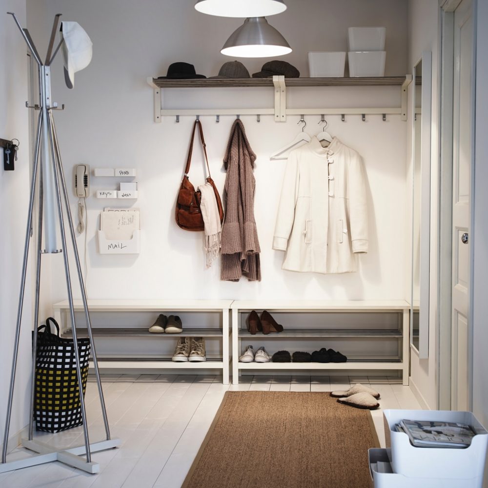 На фото: прихожая в маленькой квартире