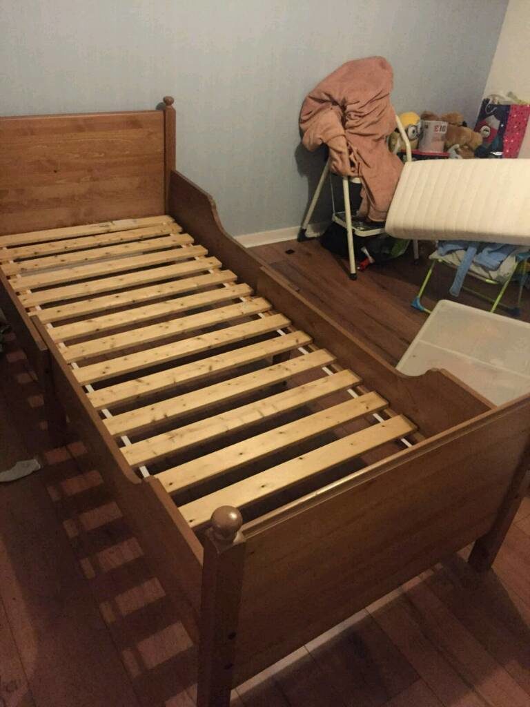 На фото: каркас раздвижной кровати ЛЕСКВИК