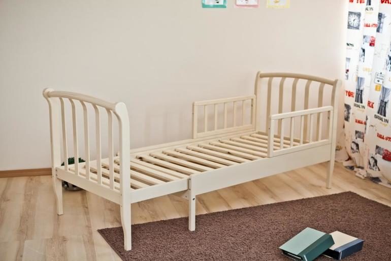 На фото: каркас раздвижной кровати