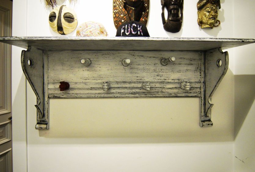 Дизайнерские идеи для полки в прихожую