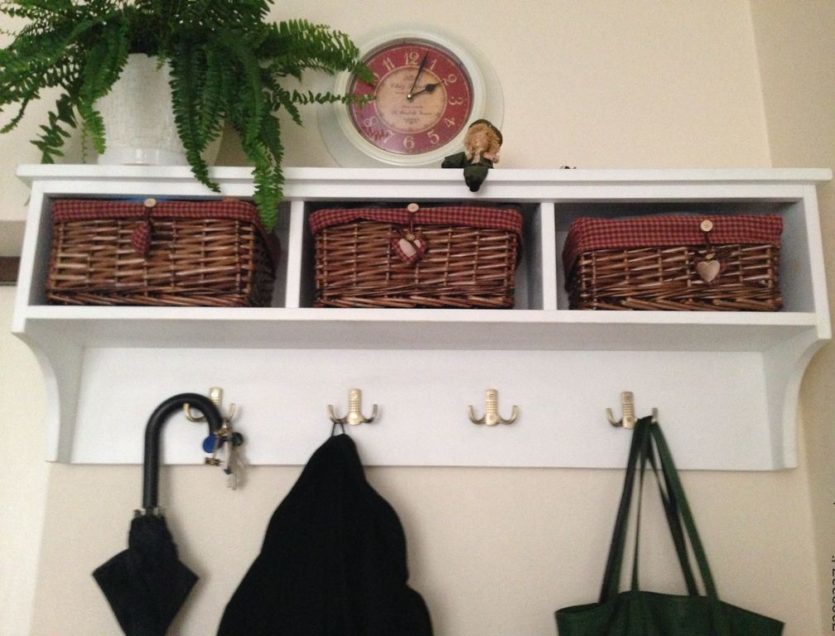 Дизайнерские идеи для полки в прихожую
