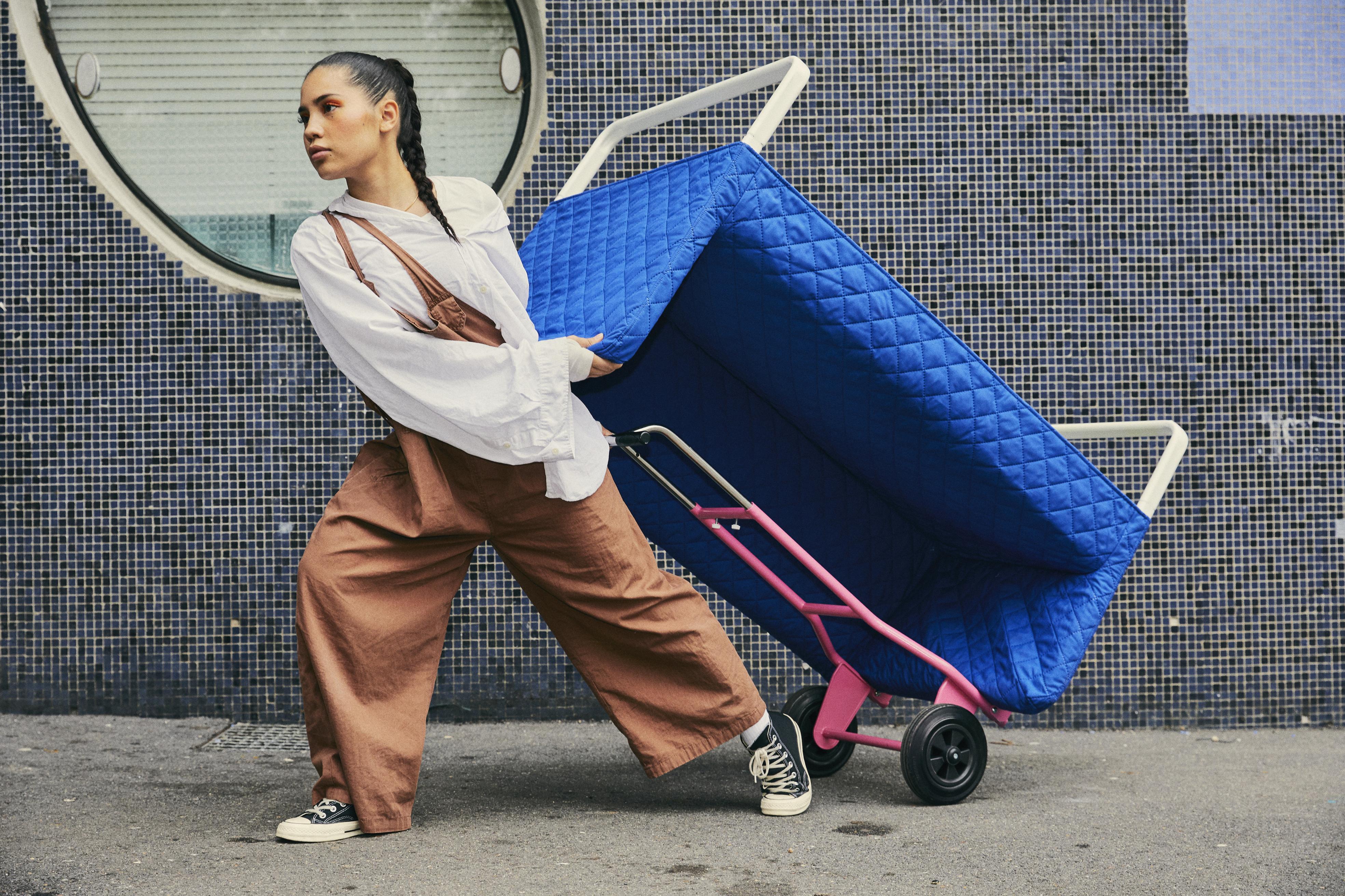 Новая коллекцию вещей ИКЕА ОМБЮТЕ для более комфортного и стильного переезда