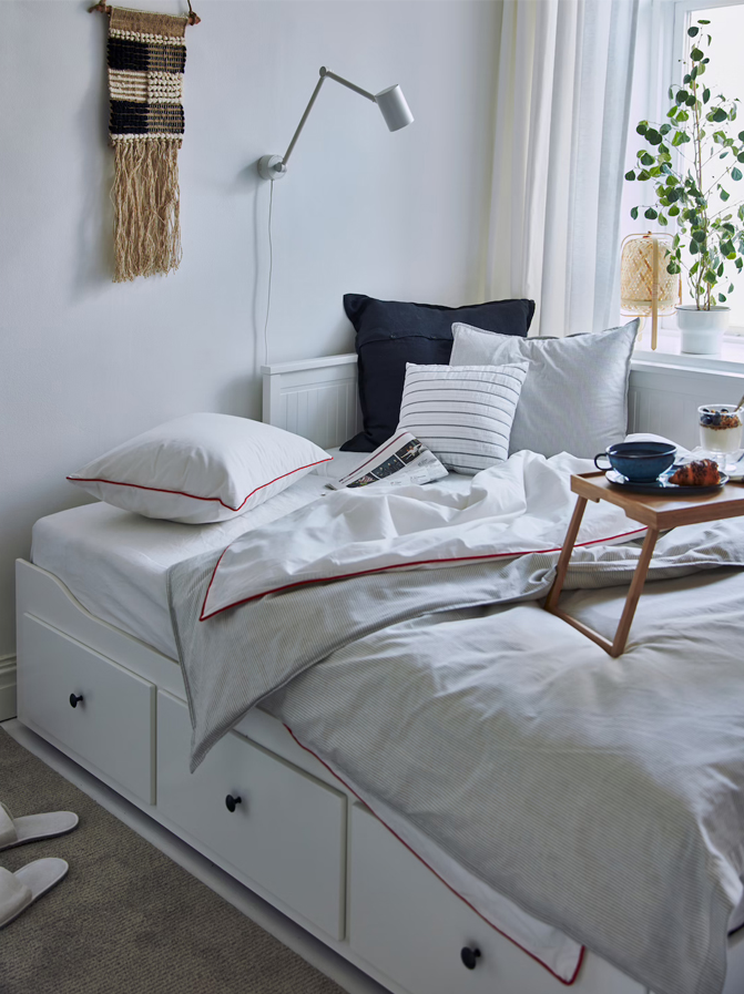 Kushetka-IKEA-HEMNES