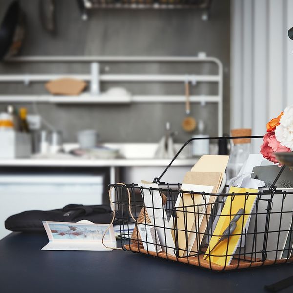 Проволочные корзина с ручкой, черный 36x27x15 см IKEA PLEJA ПЛЕЙА 103.643.06 - фото 2