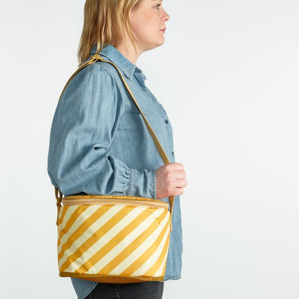 Сумка-холодильник, 26x19x19 см, в полоску,ярко-желтый IKEA SOMMARFLOX 605.492.80 - фото 4
