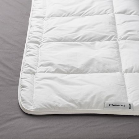 Одеяло легкое 150x200 см IKEA STRANDMOLKE СТРАНДМОЛКЕ 404.572.00