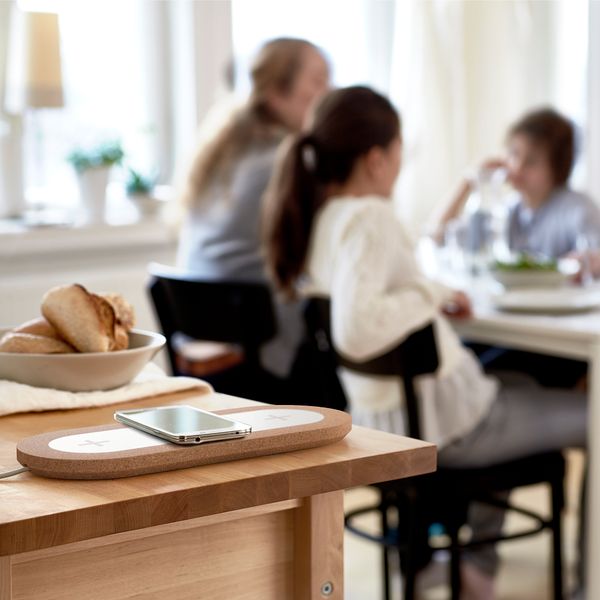 Тройн подставка для беспроводной зарядки, белый/пробка IKEA NORDMÄRKE 304.239.13 - фото 3