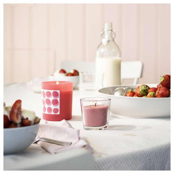Ароматическая свеча в стакане, Клубника, ярко-розовый, 25 ч IKEA BLODBOK 905.826.64 - фото 5