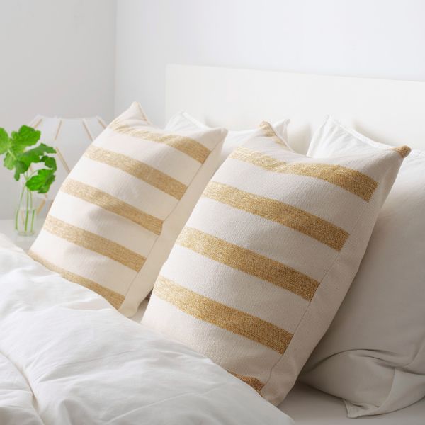 Подушка, неокрашенный золотисто-желтый/в полоску 50x50 см IKEA KNIPPARV КНИППАРВ 504.565.25 - фото 3