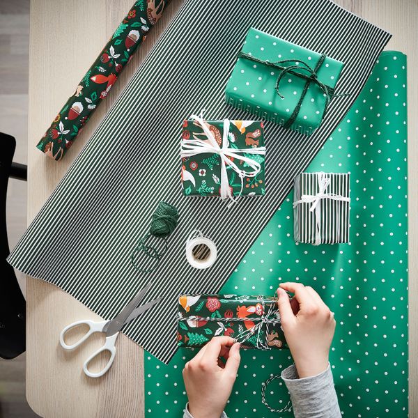 Рулон оберточной бумаги, анималистический орнамент зеленый 3x0.7 м/2.10 м²x3 штуки IKEA VINTER 2021 ВИНТЕР 2021 704.997.98 - фото 2