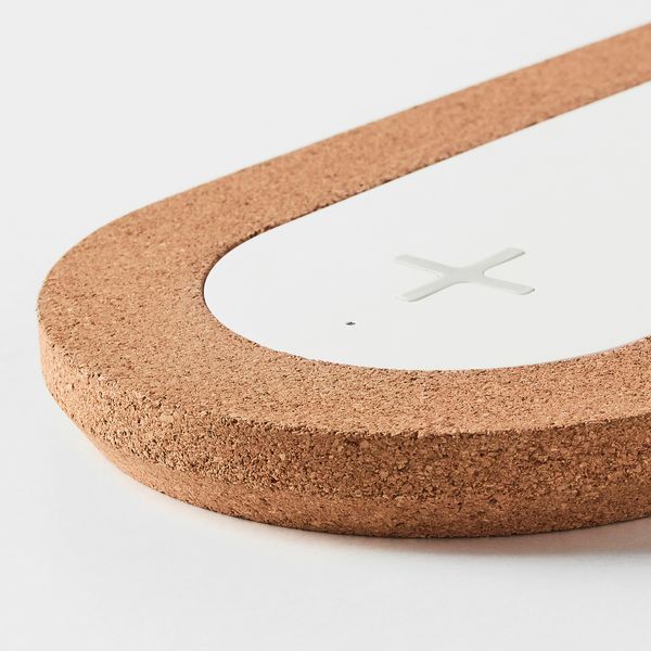 Тройн подставка для беспроводной зарядки, белый/пробка IKEA NORDMÄRKE 304.239.13 - фото 6