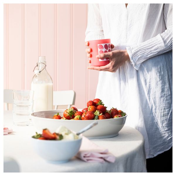 Ароматическая свеча в стакане, Клубника, ярко-розовый, 45 ч IKEA BLODBOK 105.826.63 - фото 4