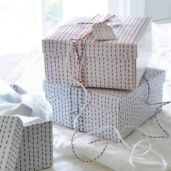 Подарочная коробка, с рисунком, 20x20x10 см IKEA ВИНТЕР 2019 504.345.43 - фото 2