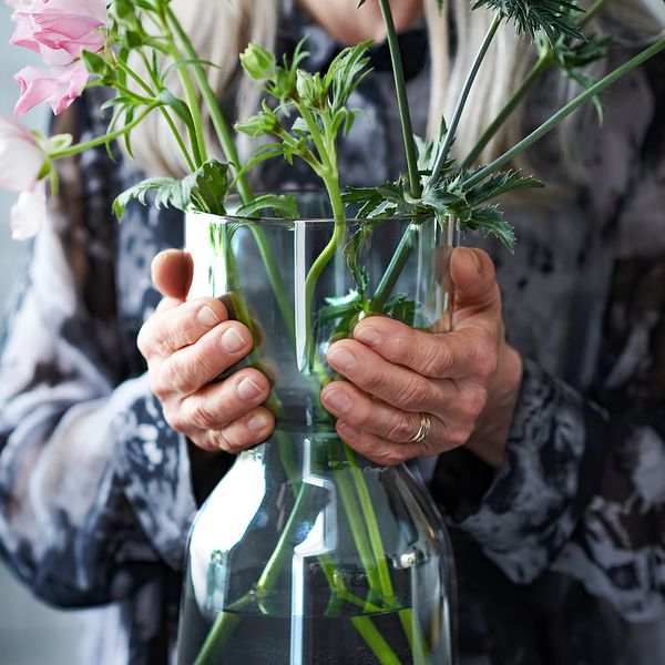 OMTÄNKSAM Ваза - светло-серый 30 см - фото 3