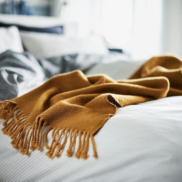 Плед, желтый 60x160 см IKEA OMTÄNKSAM ОМТЭНКСАМ 604.694.57 - фото 6