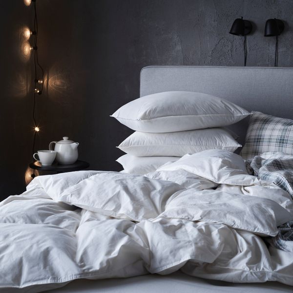 Подушка, низкая 50x70 см IKEA LUNDTRAV ЛУНДТРАВ 604.602.68 - фото 4