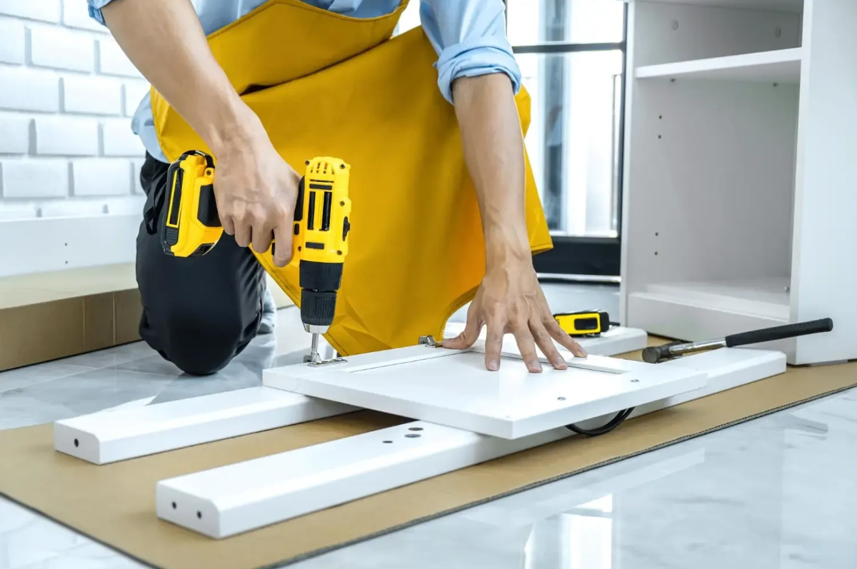 Процесс сборки мебели IKEA мастером на дому