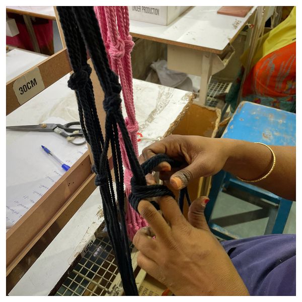 Подвесной держатель для кашпо, черный IKEA MÄVINN 505.750.38 - схема-чертеж с размерами