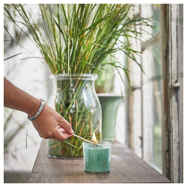 Ароматическая свеча в стакане, Свежая трава, светло-зеленый, 40 ч IKEA HEDERSAM 605.023.86 - фото 5