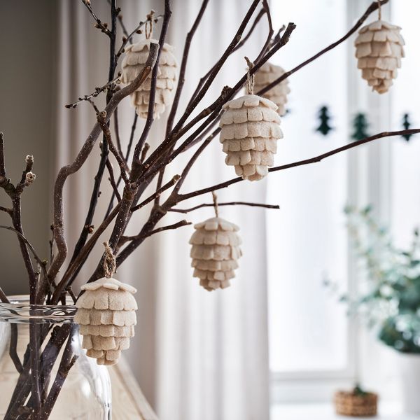 Украшение подвесное, шишка белый с оттенком 7 см IKEA VINTER 2021 ВИНТЕР 2021 104.981.98 - схема-чертеж с размерами