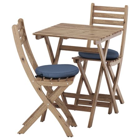 Садовый стол + 2 складных стула, серо-коричневая морилка/ФРЁСЁН/ДУВХОЛЬМЕН синий IKEA АСКХОЛЬМЕН 792.624.09