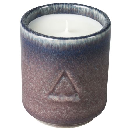 Ароматическая свеча в стакане, Инжир и кипарис/сиреневый синий 7 см IKEA ОСИНЛИГ 004.611.76