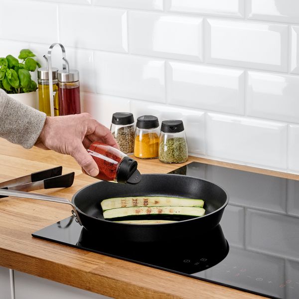 Банка для специй, 15 сл, стекло, черный IKEA IKEA 365 + HJÄLTE ИКЕА 365 + ЙЭЛТЕ IHÄRDIG ИКЕА 365 + ИГЭРДИГ 201.528.70 - фото 3