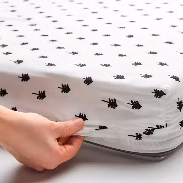 GRÖNFINK Простыня натяжн для кроватки - белый/орнамент «дерево» 60x120 см - фото 3