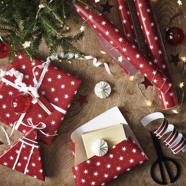 Рулон оберточной бумаги, орнамент «звезды» красный, 4x1 м IKEA VINTERFINT 405.772.93 - фото 2