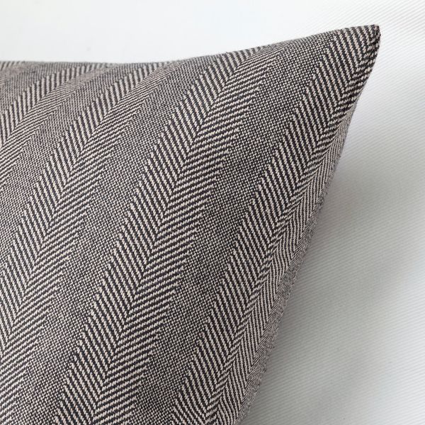 Подушка, черный-естественный 30x58 см IKEA SAGALOVISA САГАЛОВИЗА 404.747.23 - схема-чертеж с размерами