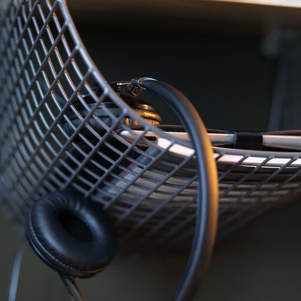 Полка с отделением для хранения, темно-серый/под беленый дуб 30x28 см IKEA SVENSHULT СВЕНСХУЛЬТ 204.305.32 - фото 3