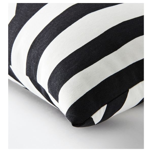 Подушка, черный-белый 30x60 см IKEA SKÄRVFRÖ СВЭРВФРО 204.258.37 - фото 3