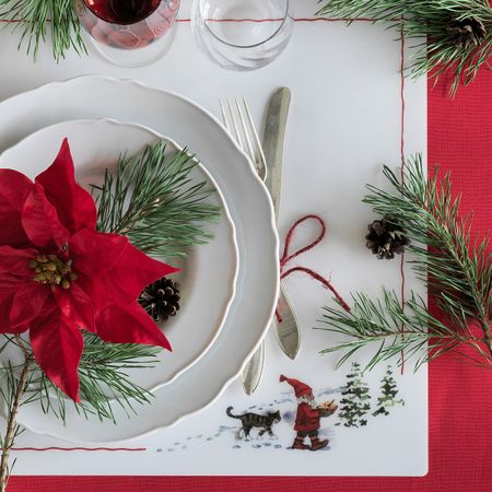 Салфетка под приборы, орнамент «Санта Клаус» белый, красный 37x37 см IKEA VINTER 2020 ВИНТЕР 2020 904.726.70