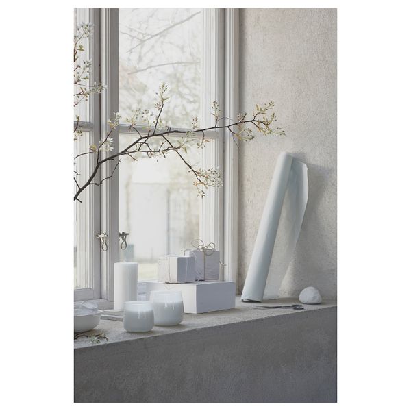 Ароматическая свеча в стакане, Льняной бриз белый, белый, 9 см IKEA ФРИСКХЕТ 703.500.33 - фото 5