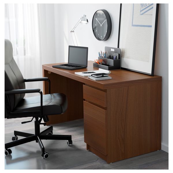 Письменный стол МАЛЬМ, коричневая морилка ясеневый шпон (140x65 см) - фото 2