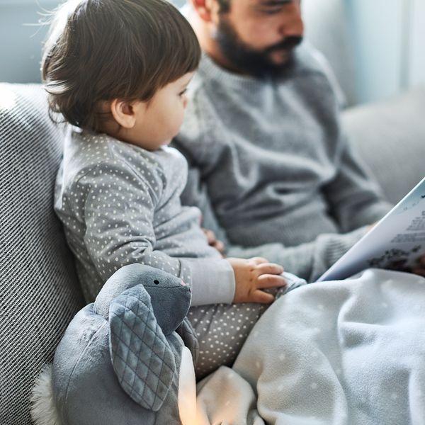 Светодиодный ночник-мягкая игрушка, 19 см, серый кролик с батарейным питанием IKEA PEKHULT ПЕКХУЛЬТ 504.700.03 - фото 7