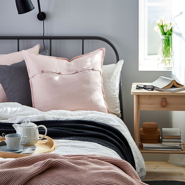 Чехол на подушку, 65x65 см, светло-розовый IKEA AINA АЙНА 904.265.60 - фото 4