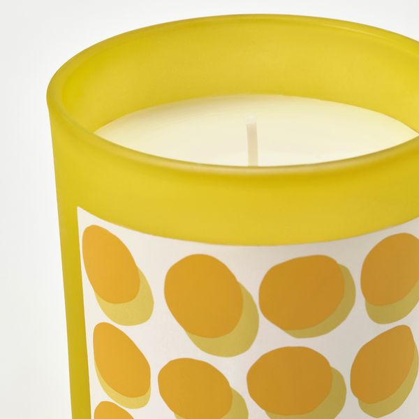 Ароматическая свеча в стакане, Мимоза, желтый, 45 ч IKEA SVARTOXBÄR 705.826.60 - фото 5