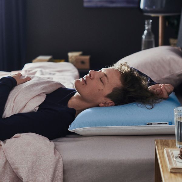 Эргоном. подушка для сна на боку или спине 42x64 см IKEA KVARNVEN КВАРНВЕН 105.073.53 - фото 3
