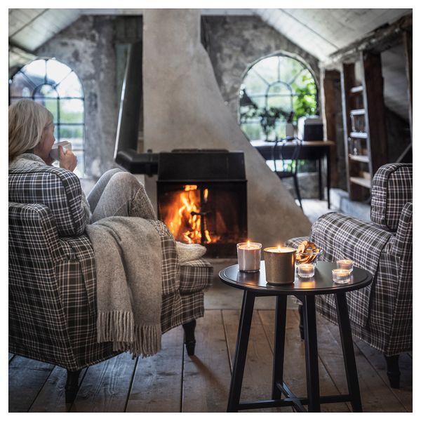 Ароматическая свеча в стакане, 40 ч, Костер, серый IKEA ENSTAKA 805.023.85 - фото 4