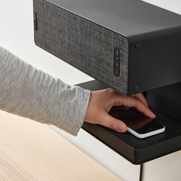 Полка с беспроводной зарядкой, черный IKEA SYRLIG СИРЛИГMFONISK 705.133.08 - фото 6