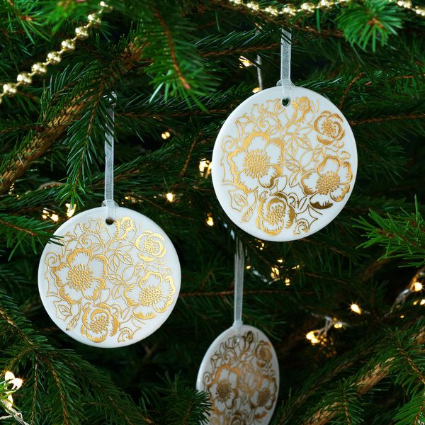 Украшение подвесное, белый/орнамент «рождественская роза» золотой 7 см IKEA VINTER 2020 ВИНТЕР 2020 004.757.48 - схема-чертеж с размерами