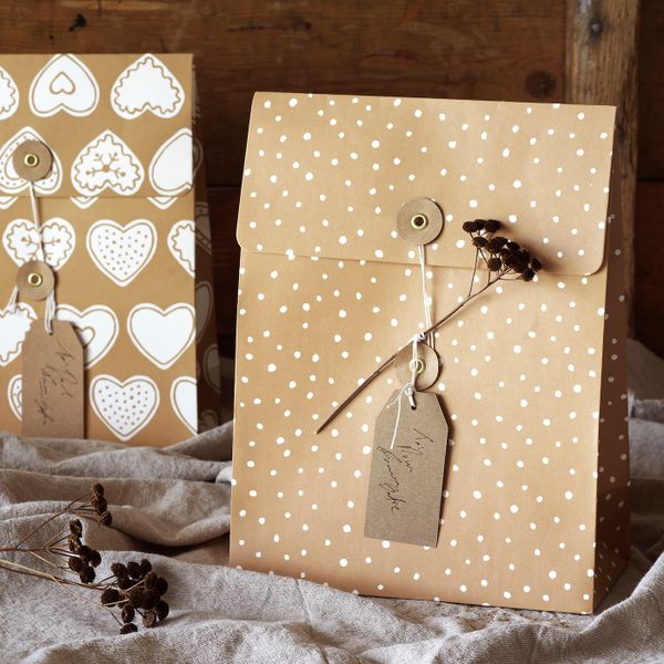 Подарочный пакет, орнамент «имбирное печенье»/орнамент «точки» коричневый 20x26 см/2.5 л IKEA VINTER 2020 ВИНТЕР 2020 204.742.53 - схема-чертеж с размерами