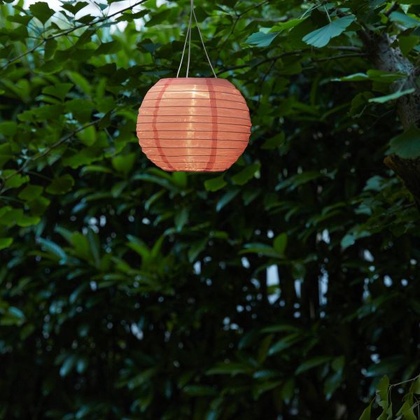 Подвесная светодиодная лампа, для сада/шаровидный розовый 22 см IKEA СОЛВИДЕН 304.516.61 - фото 3