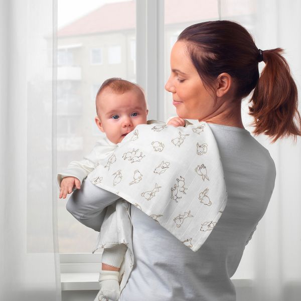 Муслиновый лоскут, орнамент «кролики/черника»/белый 70x70 см IKEA RÖDHAKE РЁДХАКЕ 404.402.00 - фото 2