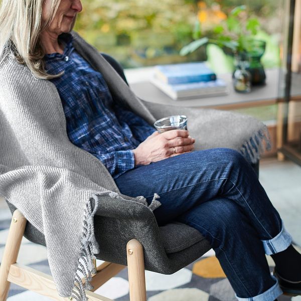 Плед, светло-серый 60x160 см IKEA OMTÄNKSAM ОМТЭНКСАМ 804.694.56 - схема-чертеж с размерами