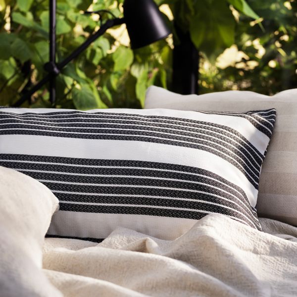 Чехол на подушку, белый, темно-серый 40x65 см IKEA METTALISE МЕТТАЛИСЕ 504.326.62 - фото 6