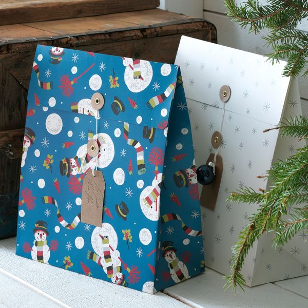 Подарочный пакет, орнамент «звезды»/орнамент «снеговик» белый, синий 27x32 см/5 л IKEA VINTER 2020 ВИНТЕР 2020 304.742.62 - схема-чертеж с размерами