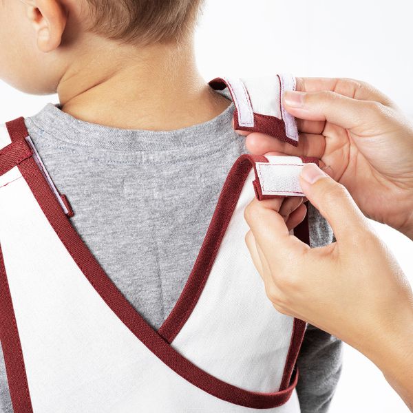 Фартук детский, орнамент «имбирное печенье» белый/коричневый 2–4 IKEA VINTER 2020 ВИНТЕР 2020 404.727.00 - фото 2